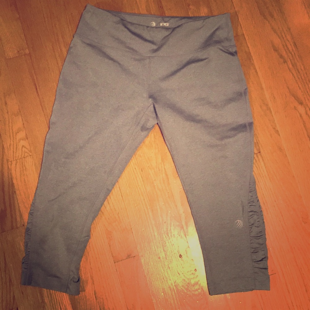 MPG Grey/silver cropped leggings
